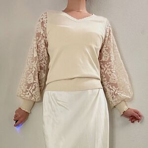 NWOT Sioni Ivory V Neck‎ Sweater Lace Beaded Sleeves Size XS